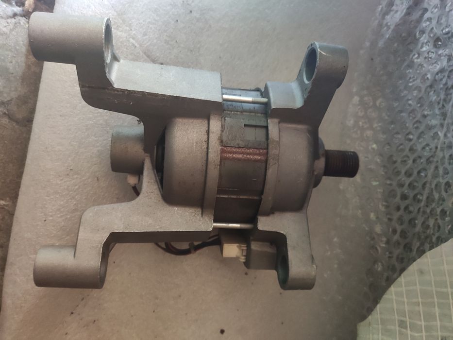 Silnik inwerterowy z pralki Hotpoint Ariston