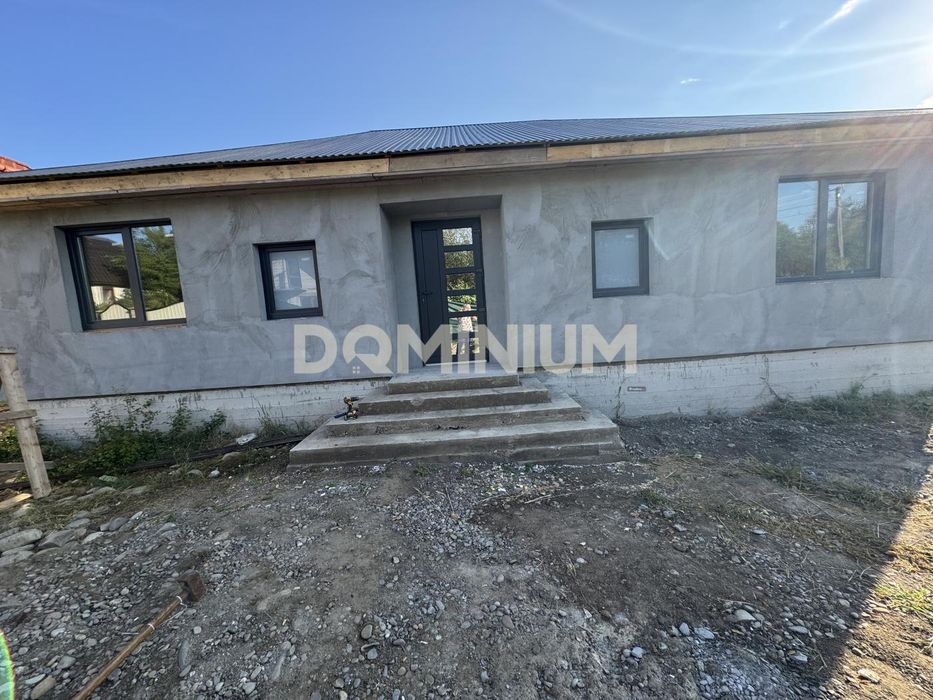 Продаж . Будинок . Хуст.
