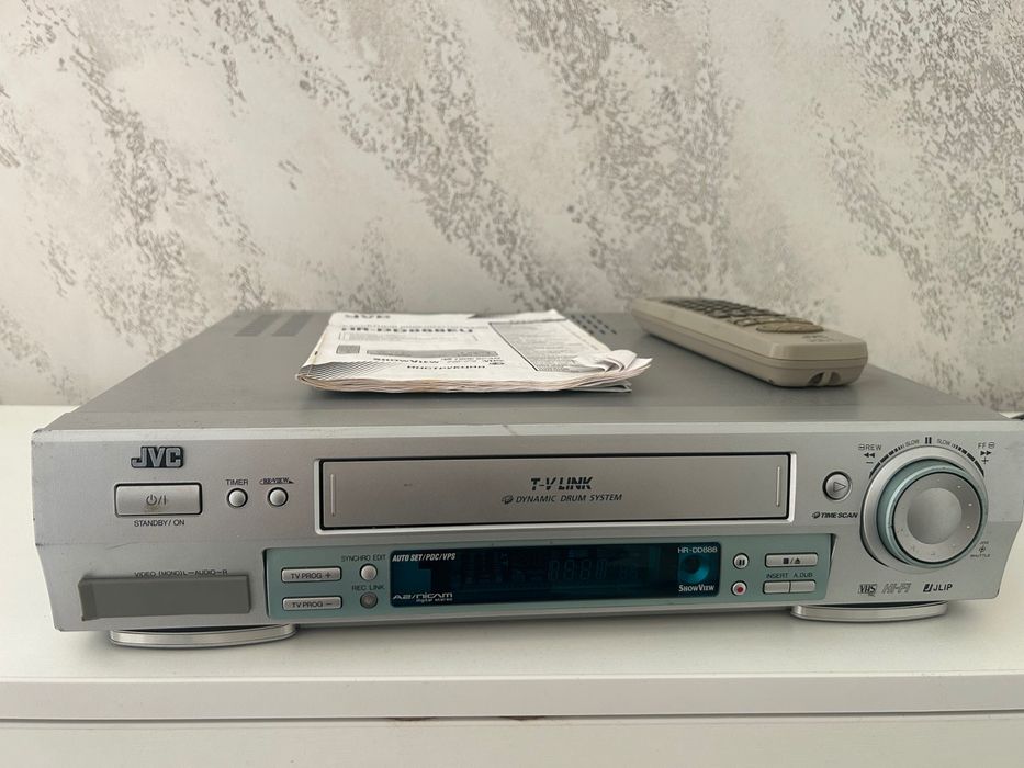 Відеомагнітофон JVC HR-DD888EU