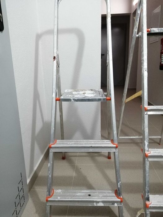 2 escadotes multiusos em alúminio usados mas em muito bom estado*