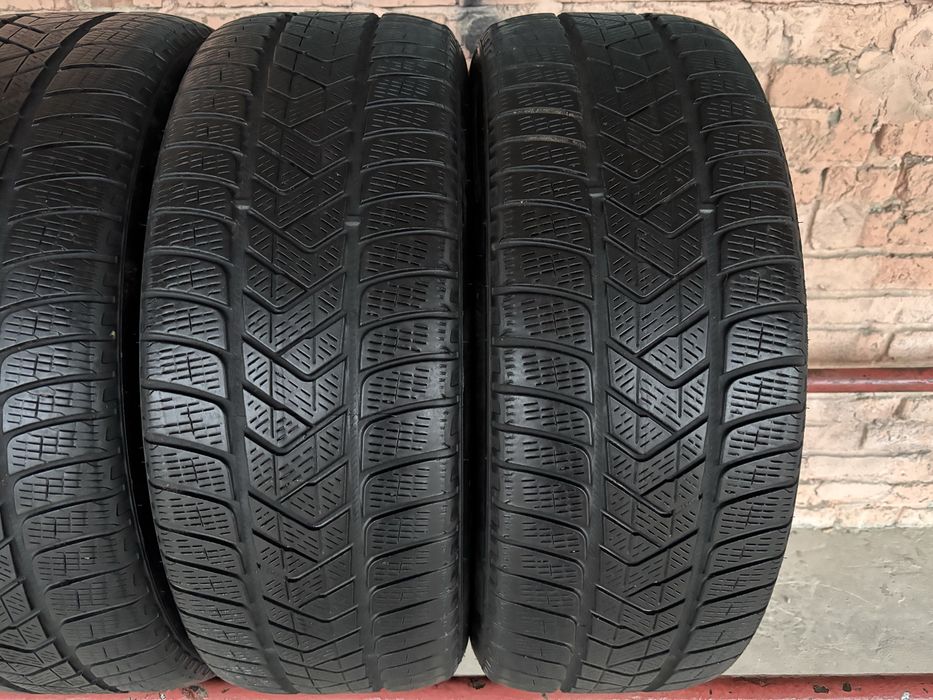 Комплект Зимових шин 235/55R19 Pirelli