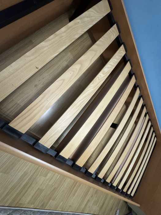 Кровать с матрасом