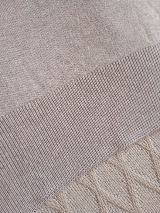 H&M XL klasyczny cienki sweterek z golfem na wiosnę beżowy