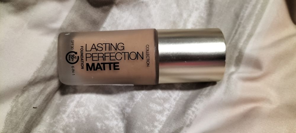 Podkład pod makijaż kryjący,spf.30. Matte nr.11, Collect.Lastin Perfec