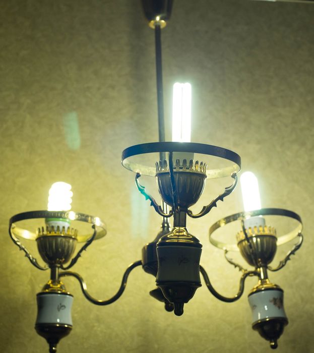 Винтажная люстра в гостиную зал