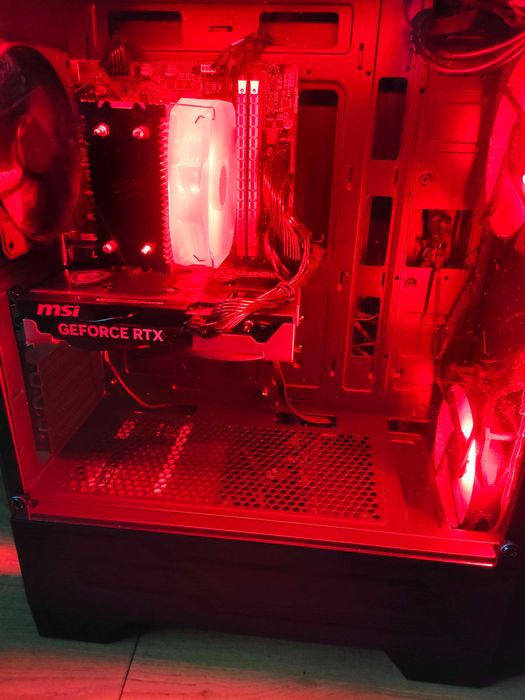 RTX 5060 Komputer do gier i5 16GB Ram SSD