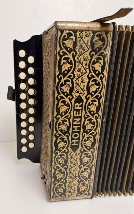 Stary zabytkowy przedwojenny mały akordeon guzikowy HOHNER