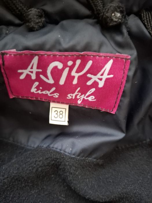 Куртка на дівчинку