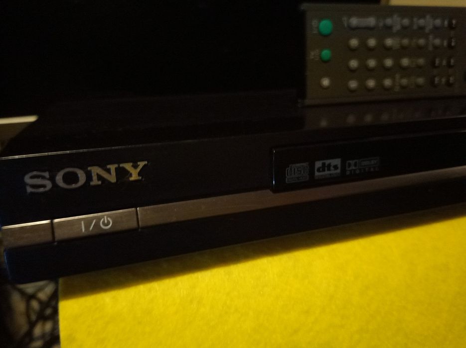 Leitor de Cd's e DVD's Sony com comando