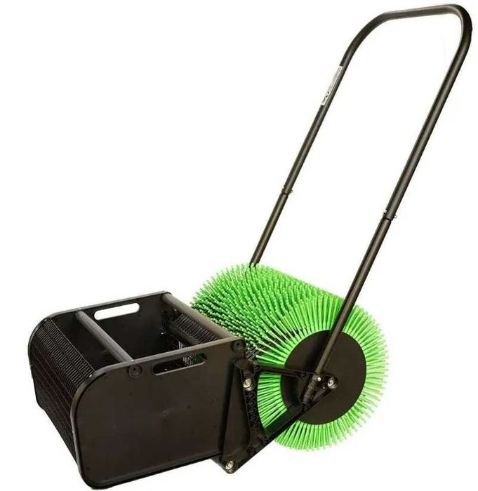 Zbieracz do wykorków po aeracji trawnika, wynajem Rzeszów