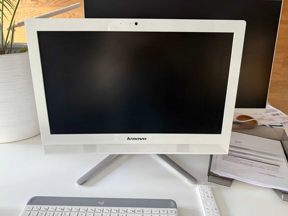 Lenovo C40‑30 All‑in‑One PC – podstawowy komputer „wszystko w jednym”