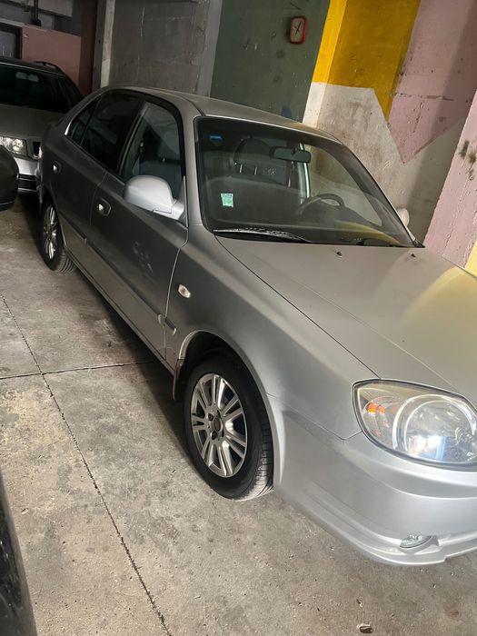 Carro em bom estado de conservação 175.000 km gasolina ano 2006