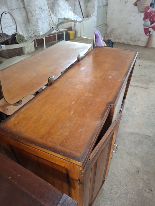 Móveis antigos para restauro