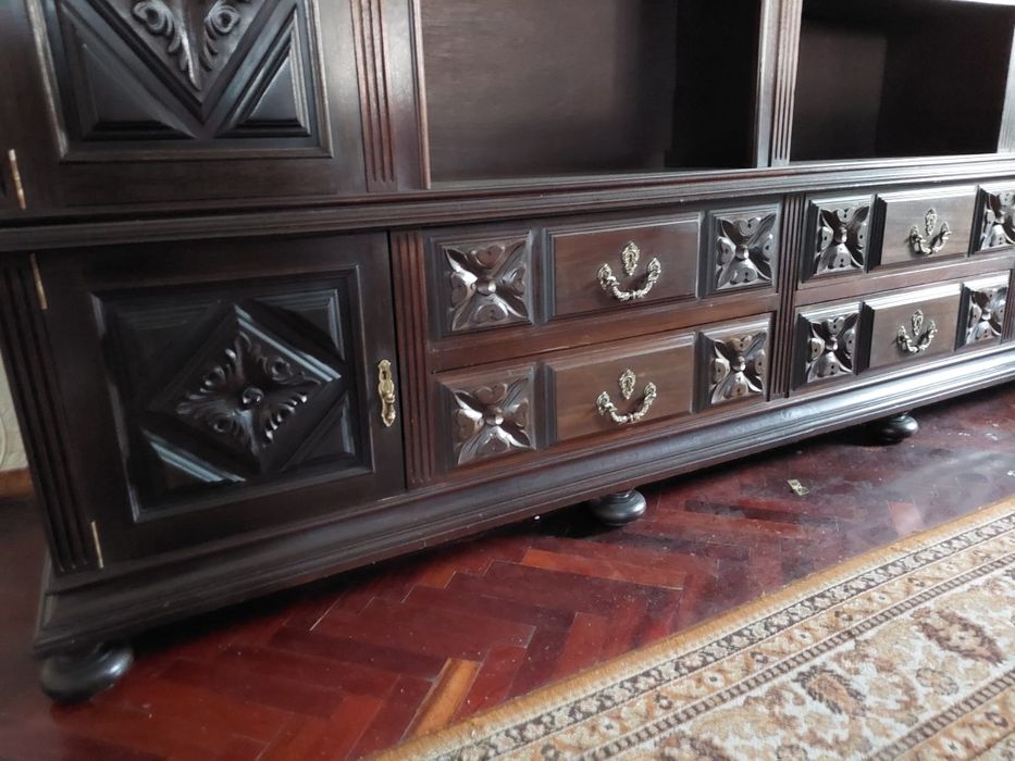 Móvel de sala em mogno