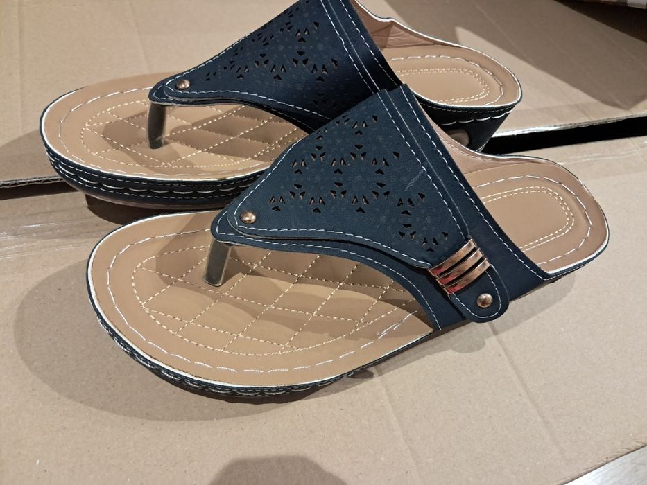 Klapki japonki na koturnie