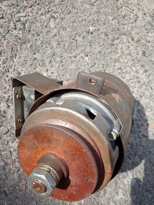 Генератор на трактор Т-16 МГ.