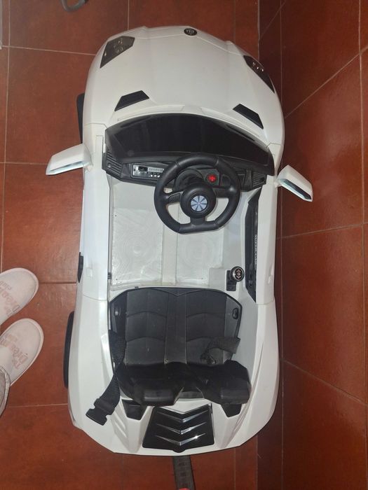 Carro infantil elétrico