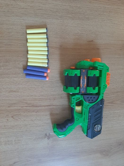 Pistolet na piankowe strzałki typu nerf