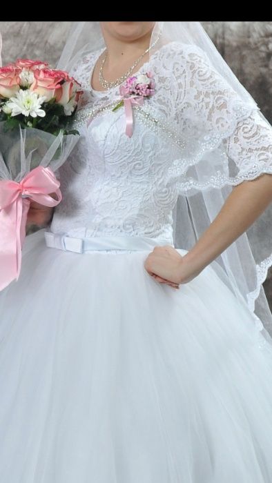 Продам весільну сукню