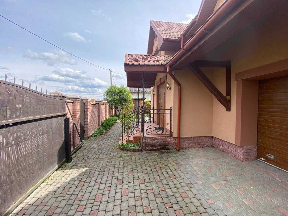 Просторий будинок з ремонтом, меблями та зручним розташуванням