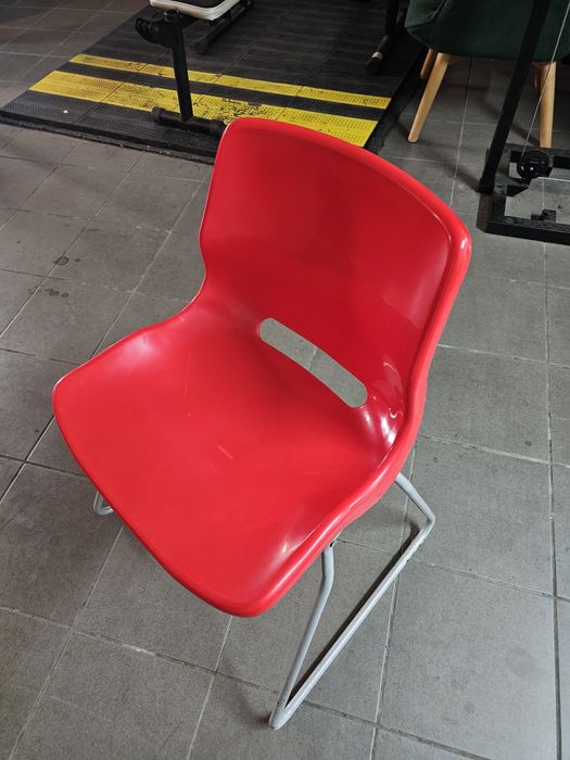 Cadeira vermelha ikea
