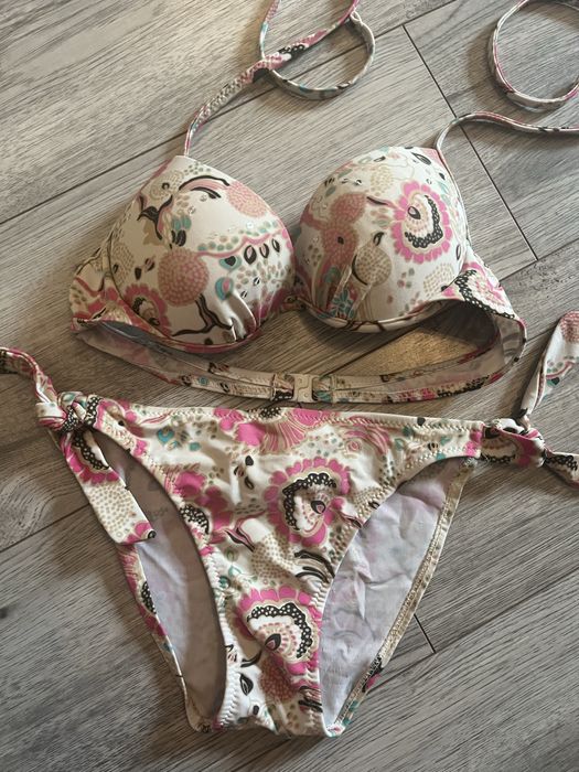 strój kąpielowy usztywniany