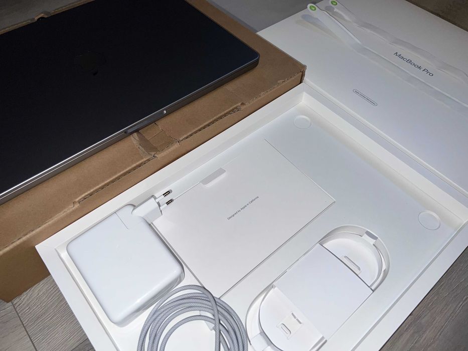 MacBook Pro 16" M2 Max, 96GB/8TB – jak nowy