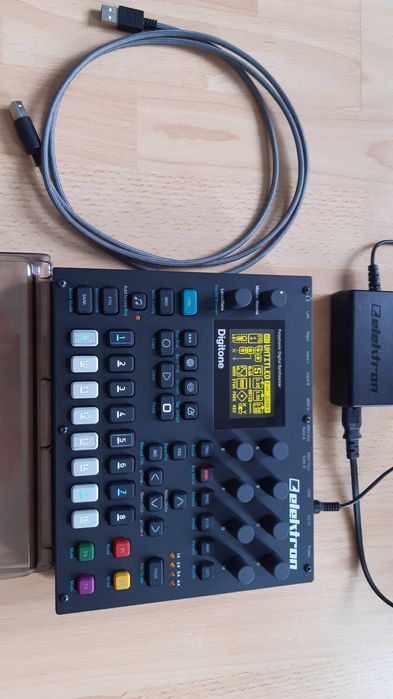 Elektron Digitone - syntezator FM + Decksaver