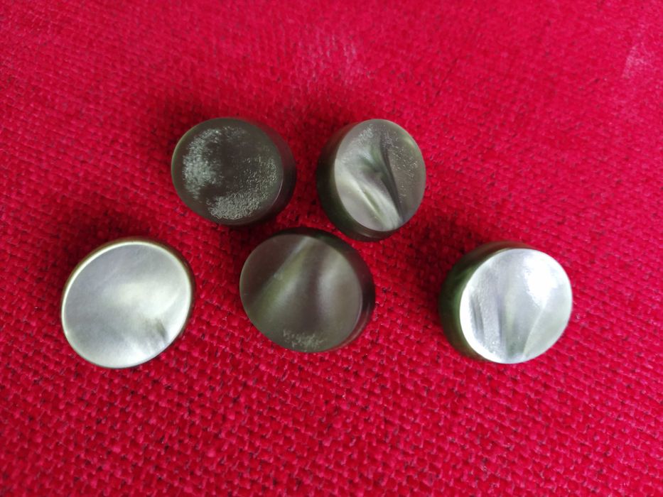 Conjunto 5 Botões Massa 2,5cm oval verde com pé metal