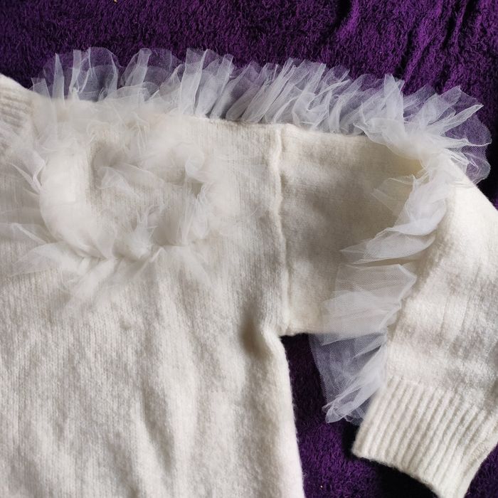 Sweter biały z tiulem Nowy