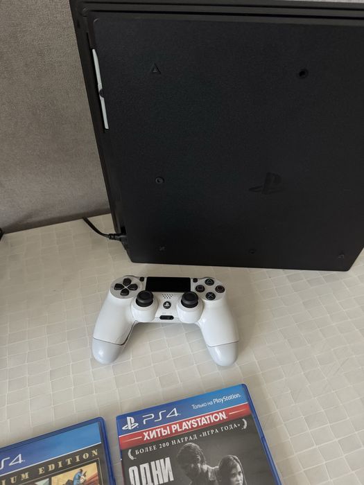 Ps4 pro 1 tb 4 гри джойстик
