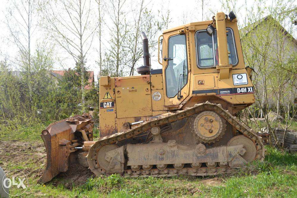 Usługi Spycharką Caterpillar D4 H XL, niwelowanie terenu pod budowę