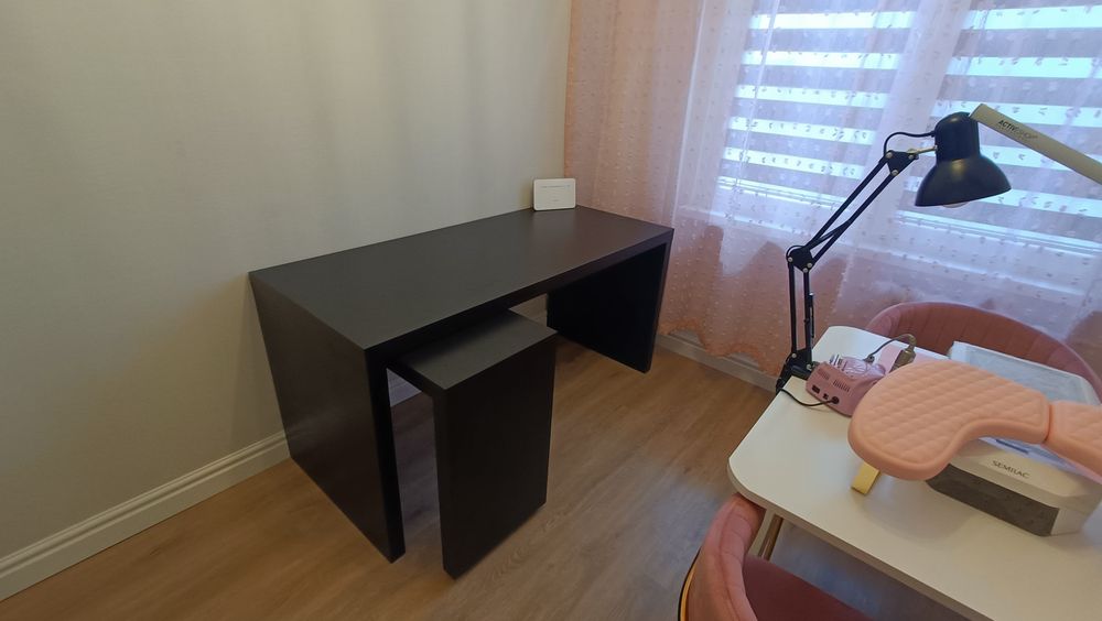 Biurko IKEA MALM z wysuwanym blatem