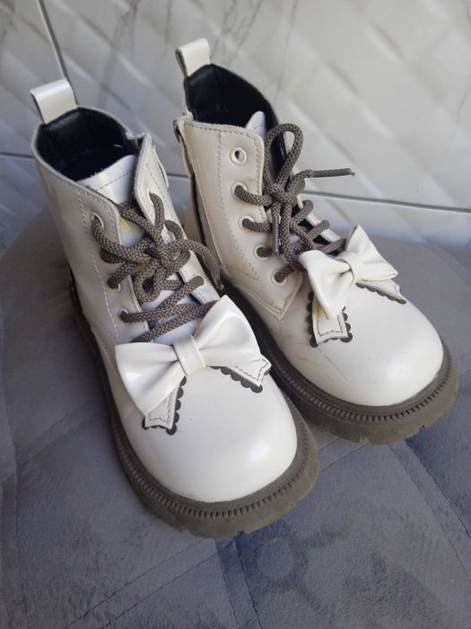 Взуття осіннє для дівчинки