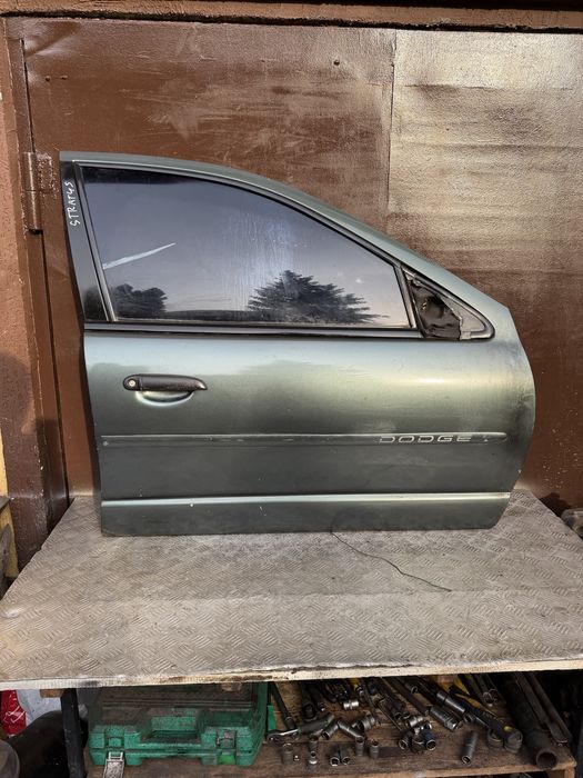 Дверь Додж страсус dodge stratus 95год