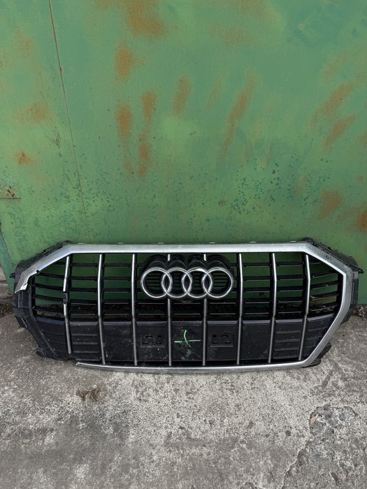 Передня Решітка радіатора Audi Q3 ауди