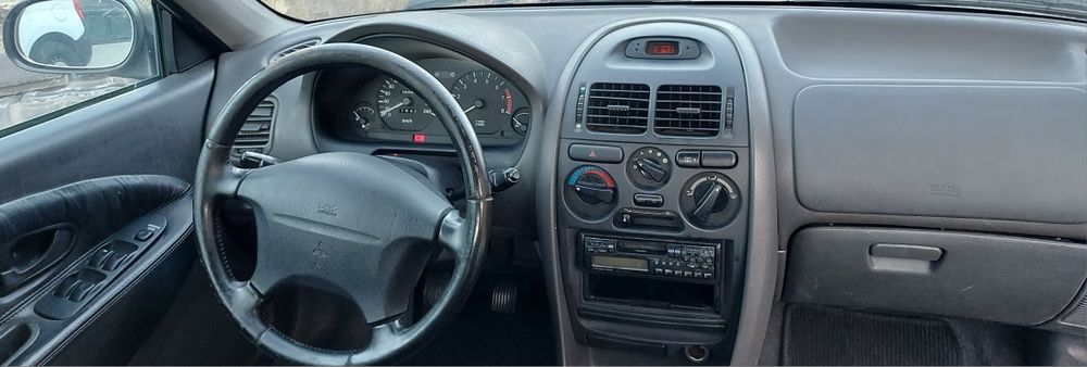 Mitsubishi Carisma 1.6i 16V em bom estado