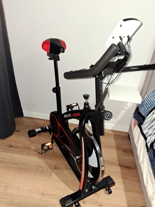 Stationary Bicycle474286907646945280