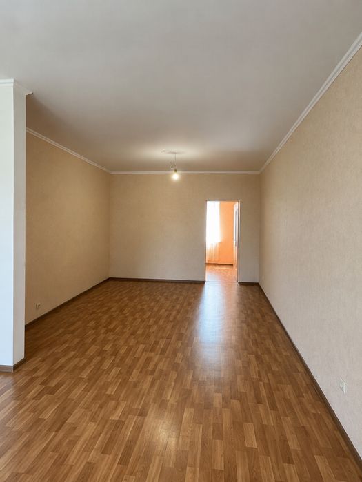 Продам  сучасний будинок в с Володарка