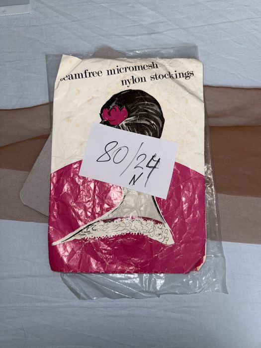 Pończochy nylonowe że szwem