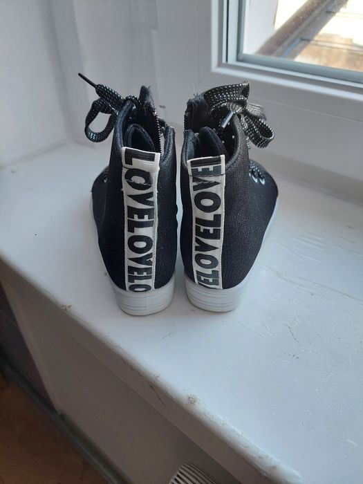 Sprzedam trampki dziecięce rozm.32