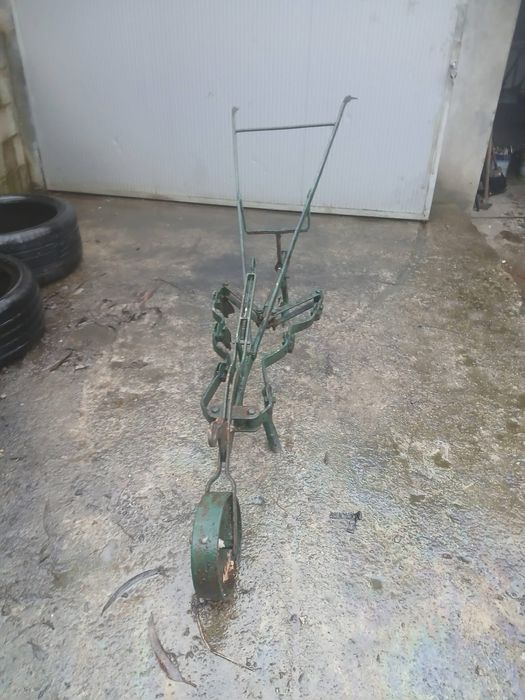 sachadora ou cultivador manual