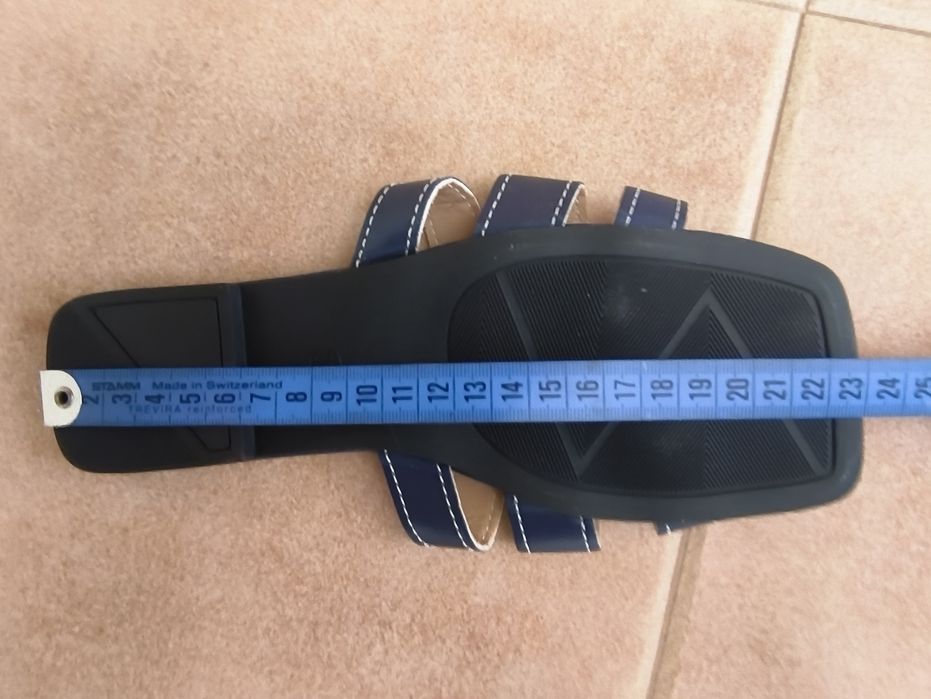 Chinelas azuis novas