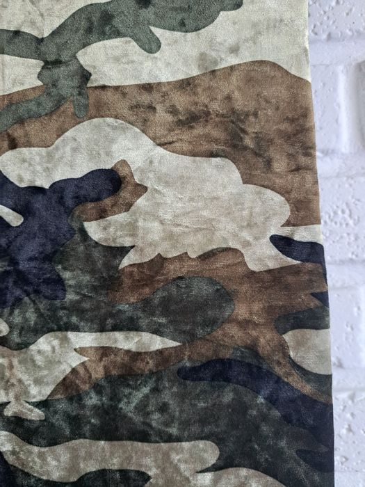 Велюрова сукня в стилі мілітарі