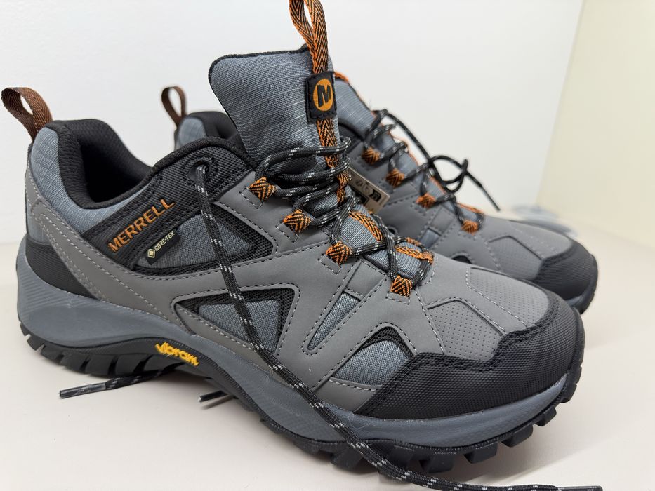Взуття  туристичне Merrell