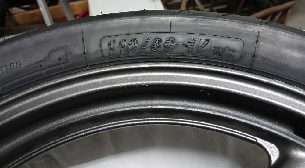 Yamaha XJ 600 (jantes e pneus a estrear)