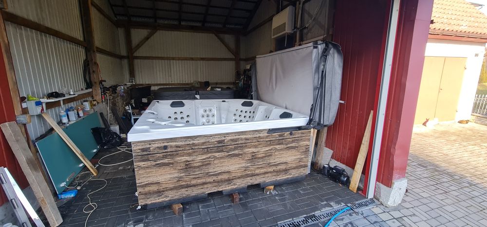 Basen bania jacuzzi 225x225 95 dysz