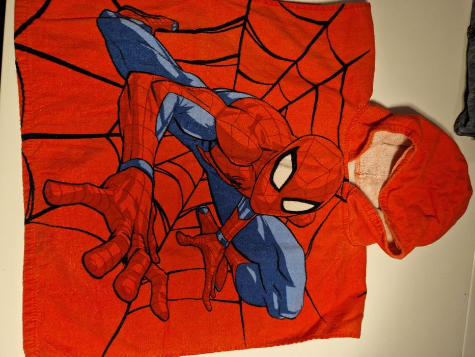 Recznik z kapturem dlamałego fana spidermana ovs