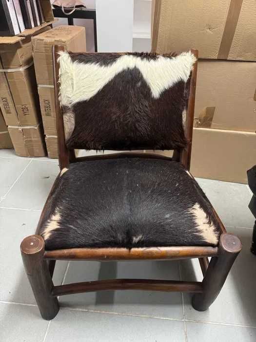 Cadeira Rústica em Madeira com Estofos em Pele de Vaca