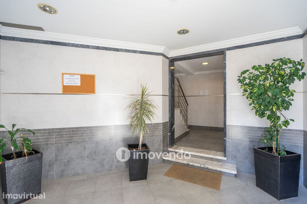 Apartamento T2, com boa luz natural, em Odivelas